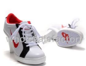 נייקי NIKE נעליים נייקי סניקרס לנשים עקבים Nike Sneakers רפליקה איכות AAA מחיר כולל משלוח דגם 44